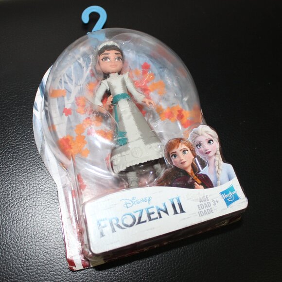 FREE*❤️Disney Frozen Honeymaren Norwegian bunad traditional ethnic dress figure - Picture 10 of 11